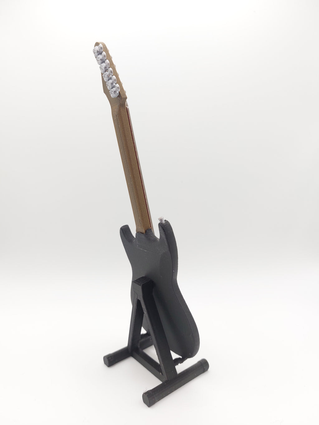 Miniatur E-Gitarre mit Gitarrenständer im Maßstab 1:6