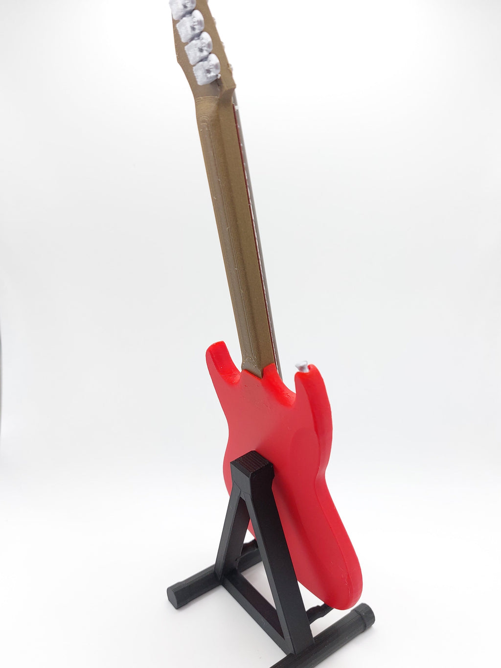 Miniatur E-Gitarre mit Gitarrenständer im Maßstab 1:4