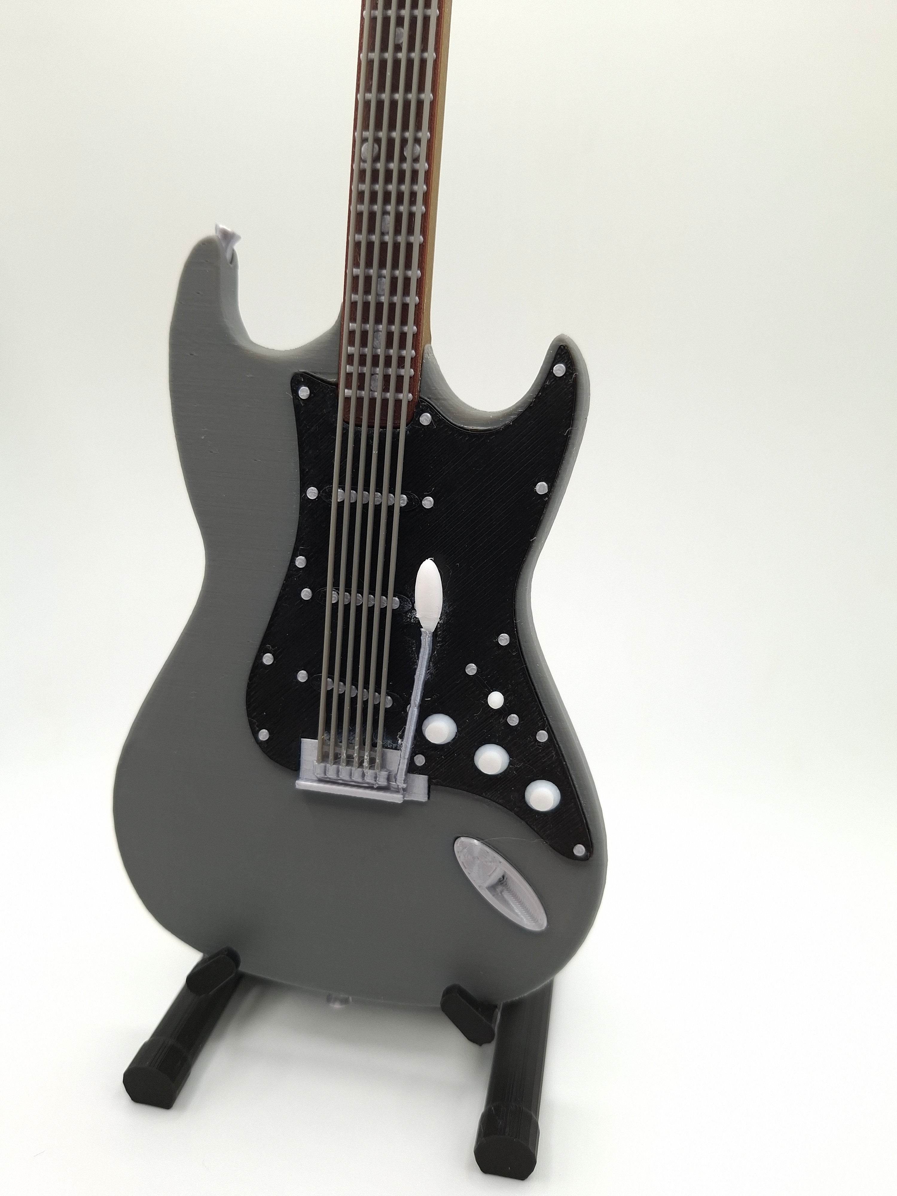 Miniatur E-Gitarre mit Gitarrenständer im Maßstab 1:4