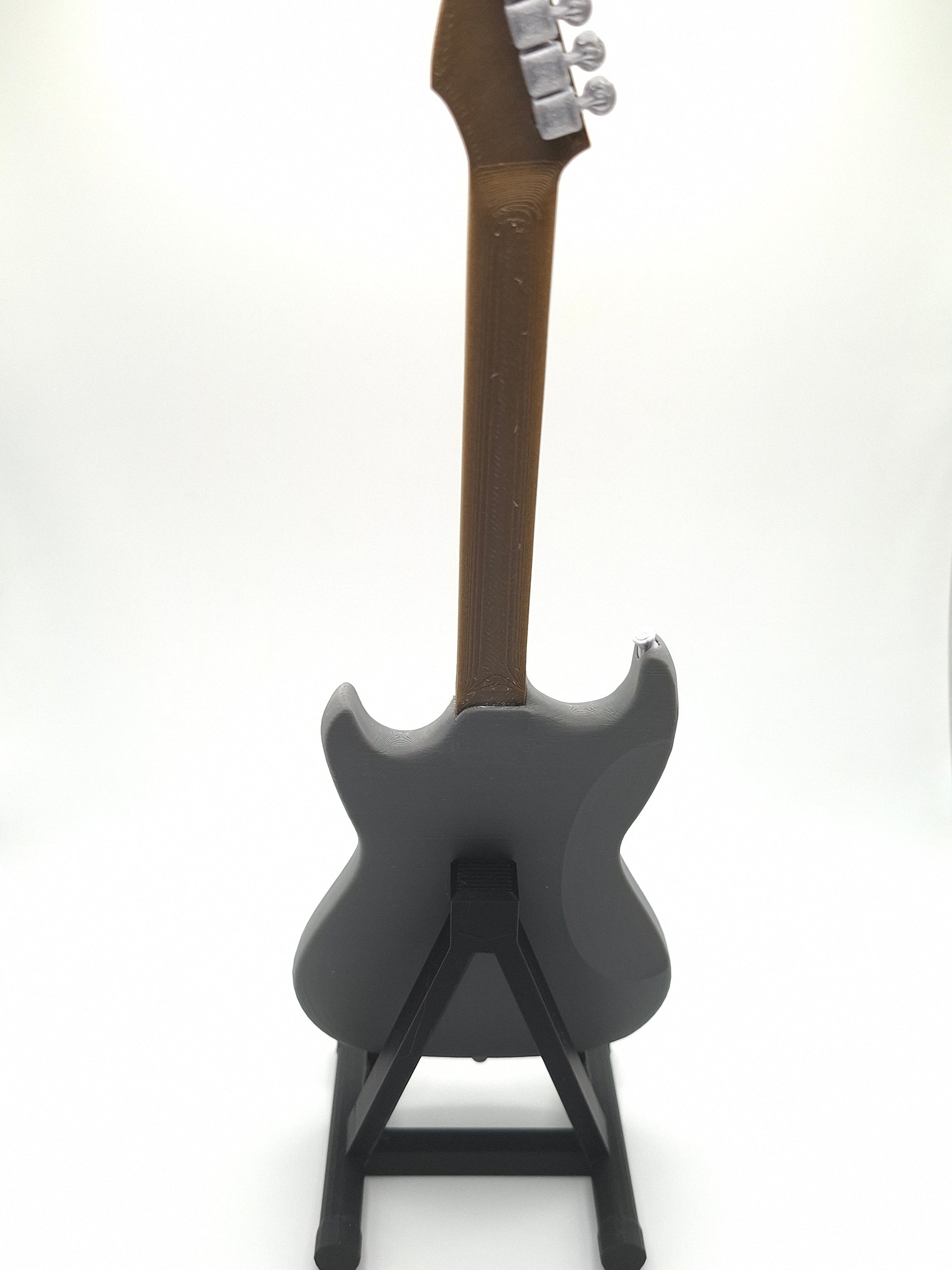 Miniatur E-Gitarre mit Gitarrenständer im Maßstab 1:4