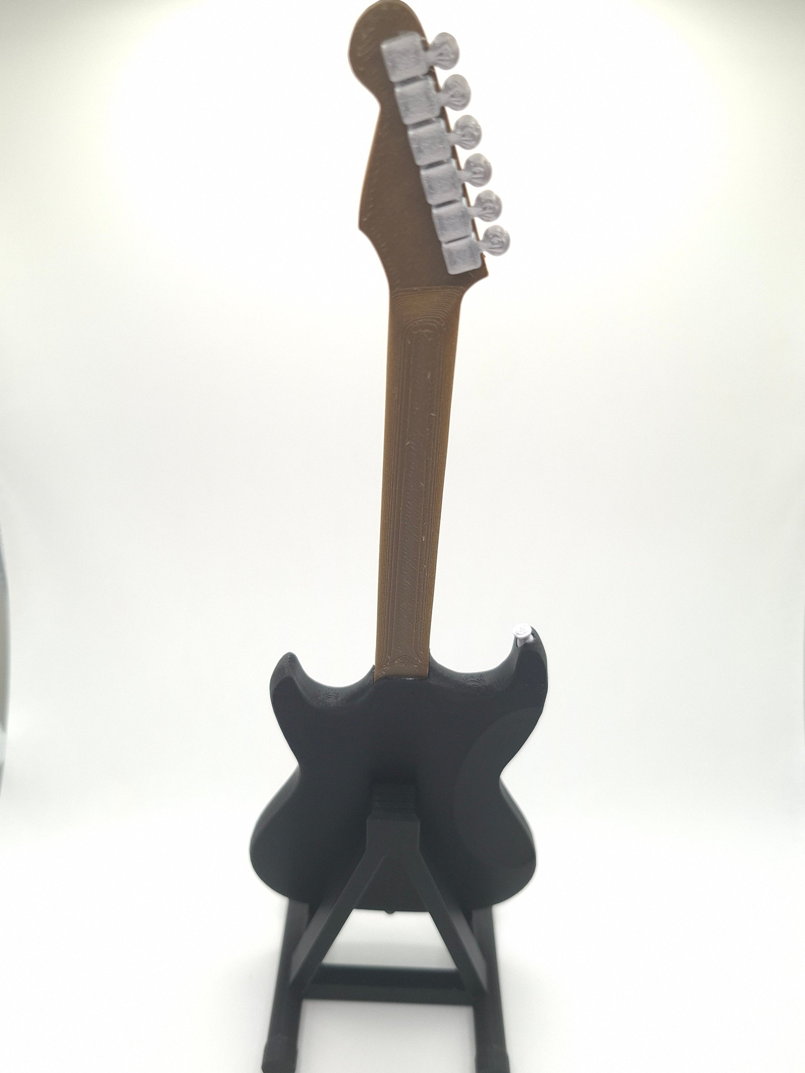 Miniatur E-Gitarre mit Gitarrenständer im Maßstab 1:4