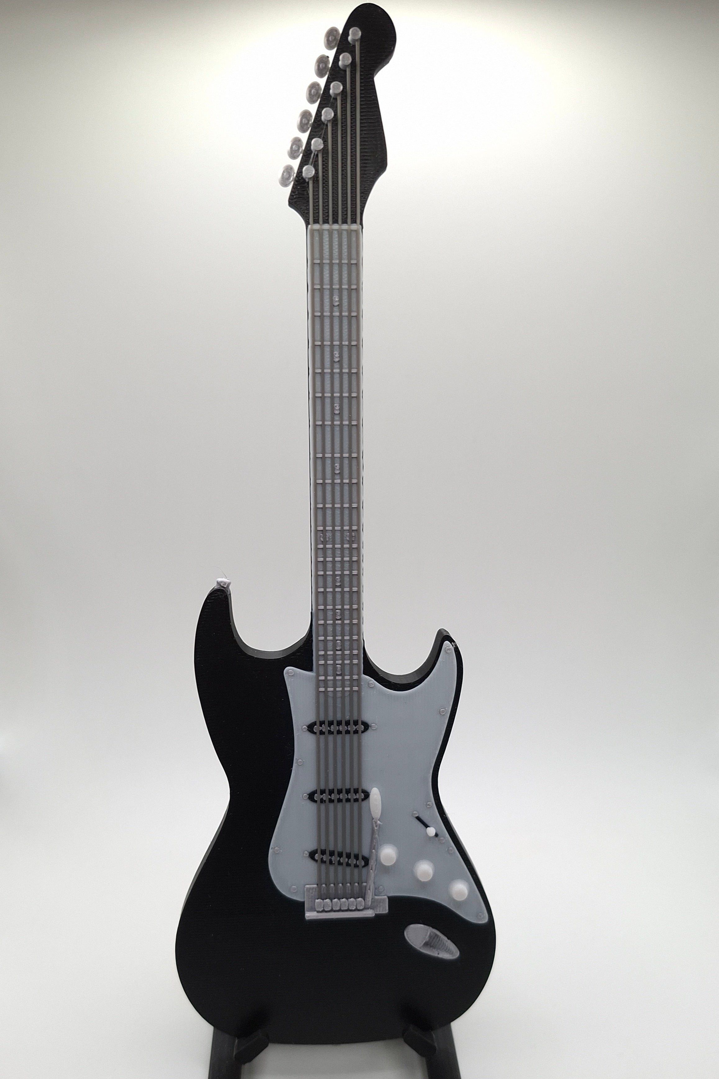 Miniatur E-Gitarre mit Gitarrenständer im Maßstab 1:6